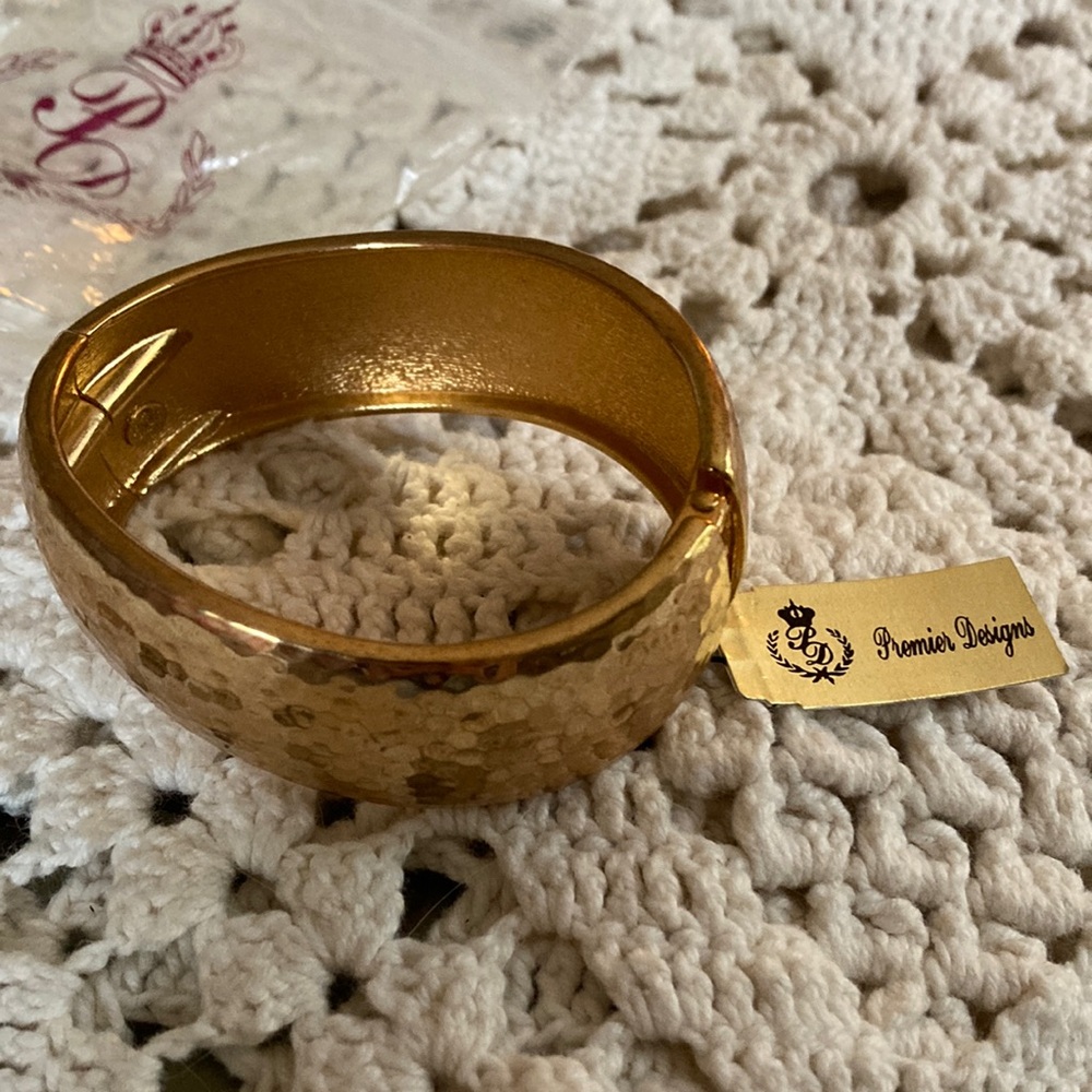 Premier designs metallic hammered gold tones chunky wide bangle bracelet